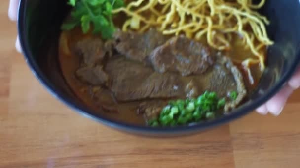 Khao Soi Традиційна Тайська Кухня Тайська Каррі Локшиною Жовтій Карі — стокове відео