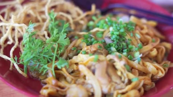 Khao Soi Традиционная Тайская Еда Тайский Карри Лапшой Желтой Карри — стоковое видео