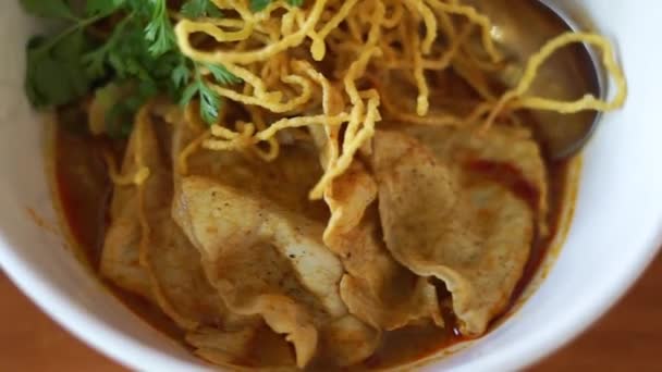 Khao Soi Mâncare Tradițională Thailandeză Curry Thailandez Vas Tăiței Într — Videoclip de stoc
