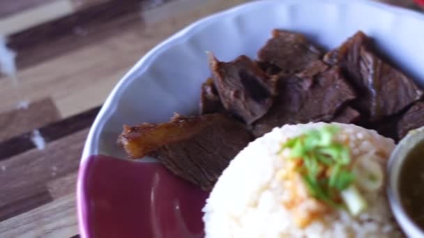 Büffelfleisch Mit Reis Das Fleisch Wird Gedünstet Und Mit Reis — Stockvideo