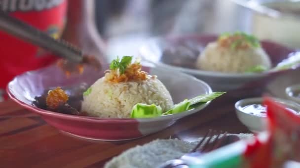 Carne Búfalo Con Arroz Carne Estofada Cubierta Con Arroz — Vídeo de stock