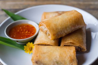 Kızarmış börek, Por Pieer Tod veya kızarmış börek (Tayland böreği) Tayland ve Çin 'de popüler olan aperatifler