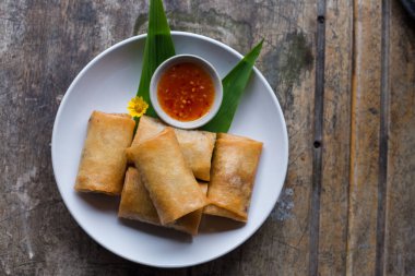 Kızarmış börek, Por Pieer Tod veya kızarmış börek (Tayland böreği) Tayland ve Çin 'de popüler olan aperatifler