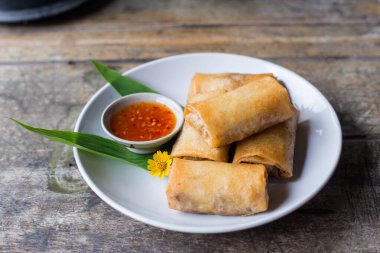 Kızarmış börek, Por Pieer Tod veya kızarmış börek (Tayland böreği) Tayland ve Çin 'de popüler olan aperatifler