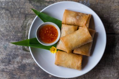 Kızarmış börek, Por Pieer Tod veya kızarmış börek (Tayland böreği) Tayland ve Çin 'de popüler olan aperatifler