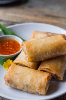 Kızarmış börek, Por Pieer Tod veya kızarmış börek (Tayland böreği) Tayland ve Çin 'de popüler olan aperatifler