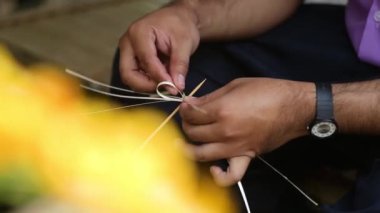 Sepette çalışan el yapımı zanaatkarlar.