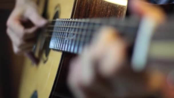 Müzik Enstrümanları Konsepti Gitar Ensesi Müzik Çalarken Yakın Çekim — Stok video