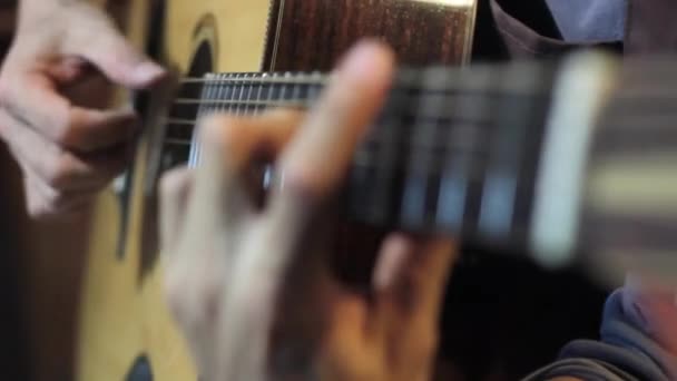 Musikaliska Instrument Koncept Närbild Hand Med Gitarr Hals Spela Musik — Stockvideo