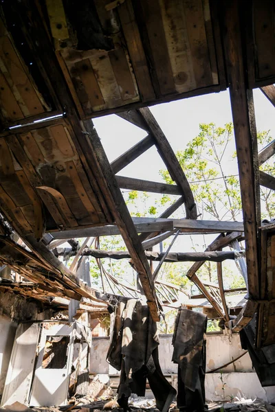 Покинутий Будинок Зруйнований Дім Життя Занедбаний Дах Покинутому Старому Будинку — стокове фото