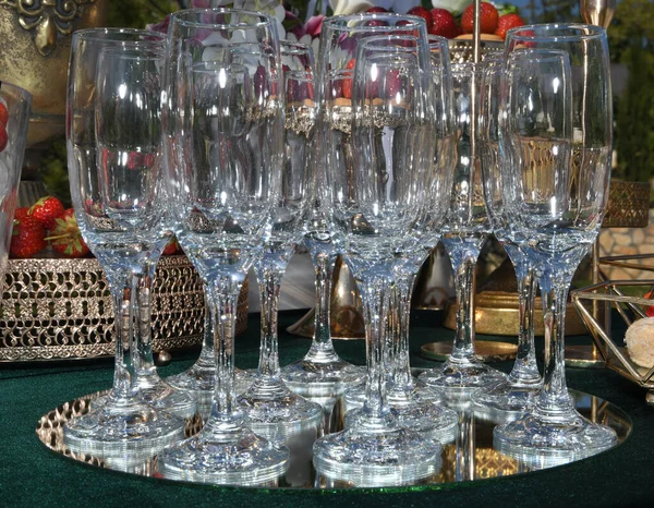 Empty Wine Glasses Table Ready Serve Wedding Concept — Stock Photo, Image