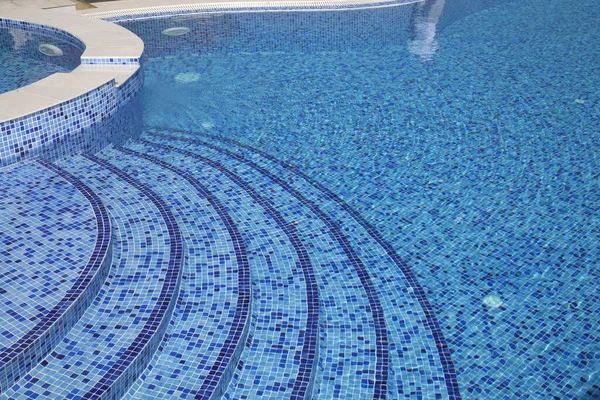 Havuzlu Modern Villa Bahçe Manzaralı Lüks Evin Arkasında Yüzme Havuzu Stok Fotoğraf