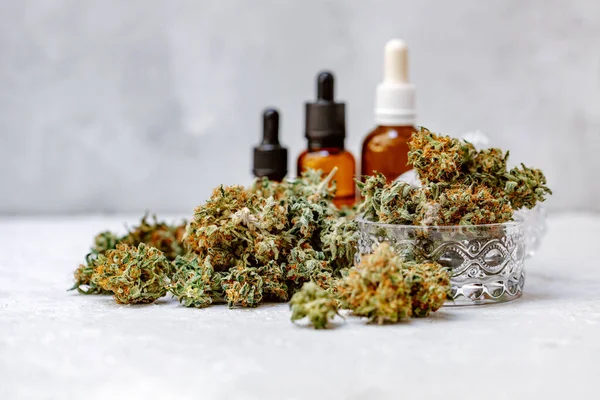 Óleo Cânhamo Produtos Médicos Maconha Incluindo Folha Cannabis Broto Seco — Fotografia de Stock