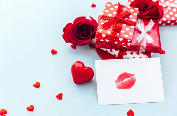 Composição Dia Valentim Romântico Rosas Vermelhas Caixa Presente Amor Namoro — Fotografia de Stock