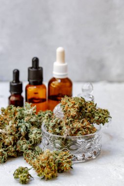 Kenevir Cbd petrol kenevir ürünleri kenevir yağı, Cbd petrol kenevir özü, Tıbbi esrar konsepti.