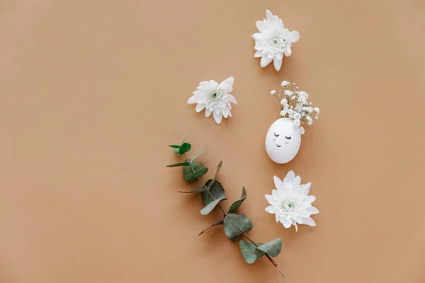 Jednoduchá Velikonoční Vajíčka Pastelovém Pozadí Veselá Velikonoční Estetika Slavnostní Plochý — Stock fotografie