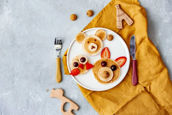 Buntes Frühstücksbuffet Für Kinder Lustige Esskunst Ostern Draufsicht Konzept Der lizenzfreie Stockbilder