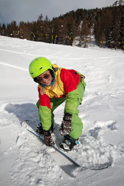 Bayan snowboarder — Stok fotoğraf