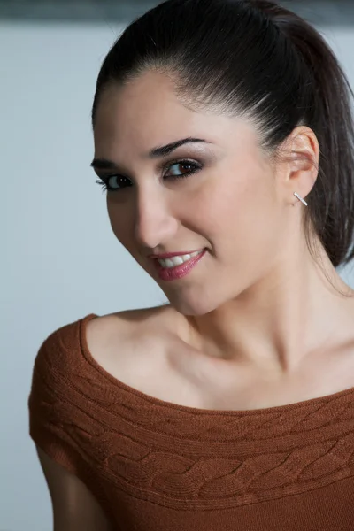 Woman in brown dress — Stock Photo, Image