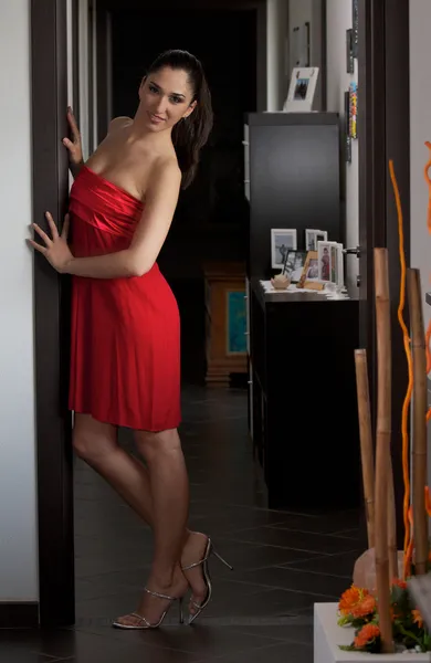 Mulher em vestido vermelho — Fotografia de Stock