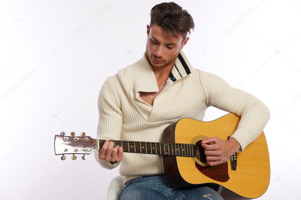left handed guitar player