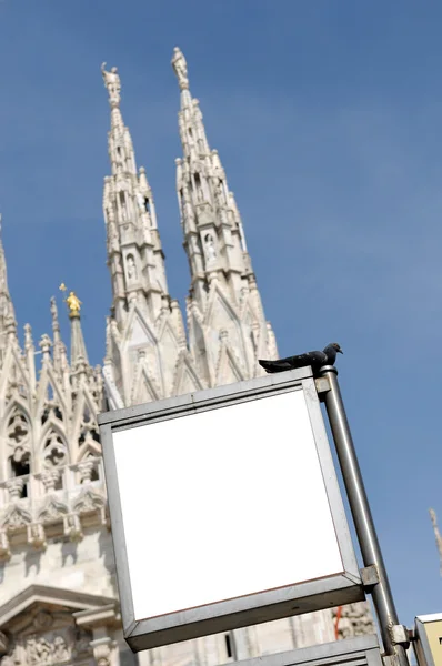 Tom billboard i Milano Italien — Stockfoto