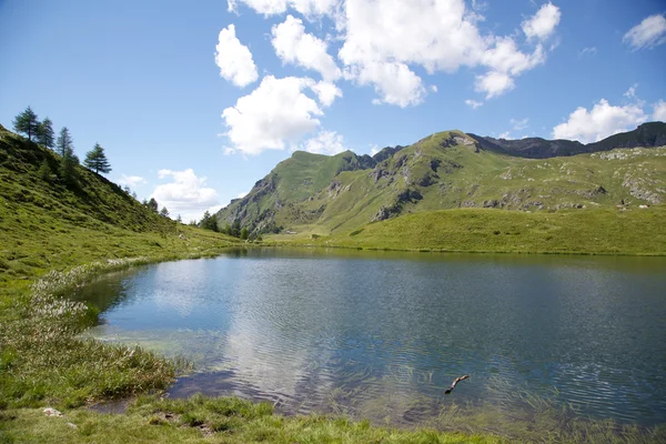 Literan lake - Aostavallei het — Stockfoto