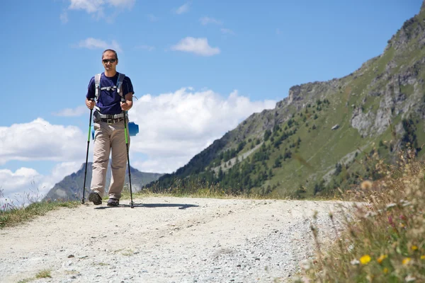 Wandern in den Alpen — Stockfoto