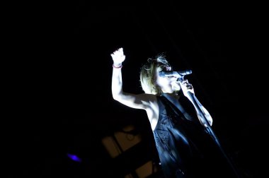 Irene grandi konserinde canlı