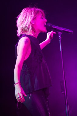 Irene grandi konserinde canlı