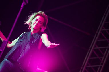 Irene grandi konserinde canlı