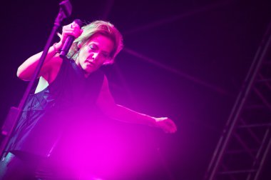 Irene grandi konserinde canlı
