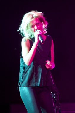 Irene grandi konserinde canlı