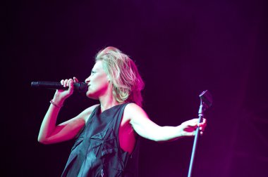 Irene grandi konserinde canlı