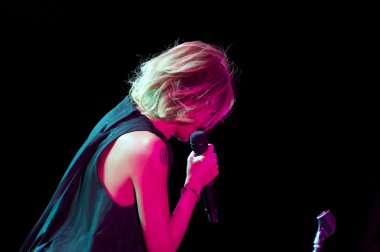 Irene grandi konserinde canlı