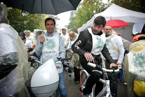 Gianni bugno und davide cassani für den guten Zweck vaillant event - finale emilia (mo) 5 oktober 2013 — Stockfoto