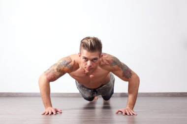 spor salonunda modeli