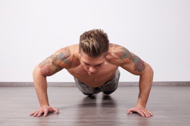 spor salonunda modeli