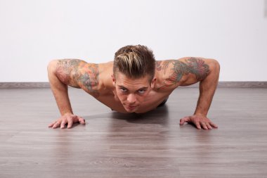 spor salonunda modeli