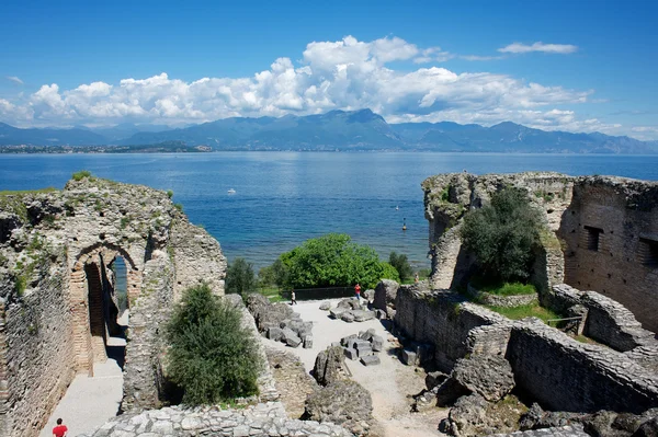 Grottorna i catullus, Gardasjön, Italien — Stockfoto