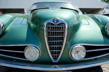 eski alfa romeo araba