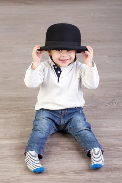 Melon şapkalı çocuk — Stok fotoğraf