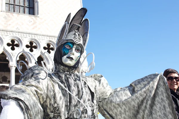 Máscara festiva en el Carnaval de Venecia —  Fotos de Stock