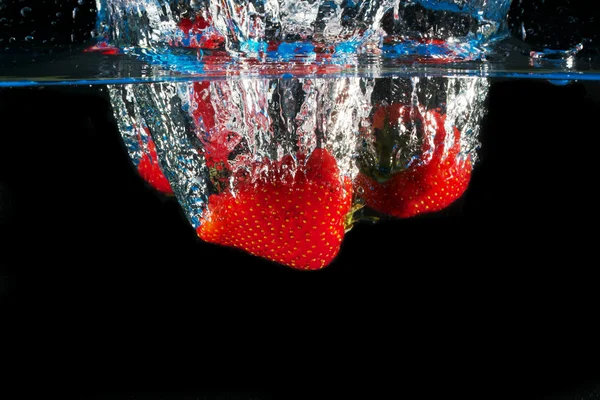 Splashing strawberries — Stock Photo, Image