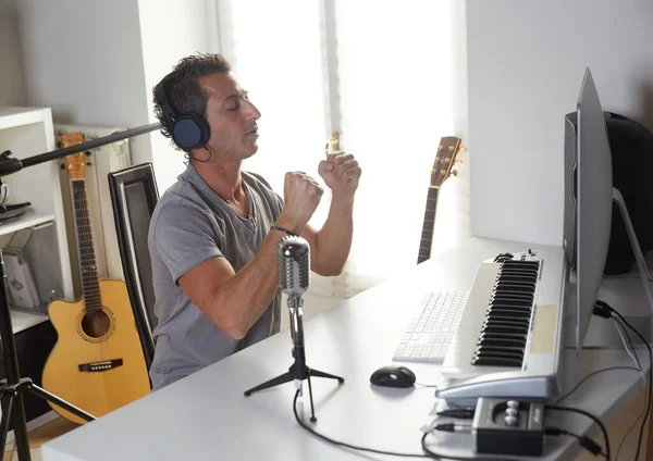 Triunfo Músico Estúdio Gravação Casa — Fotografia de Stock