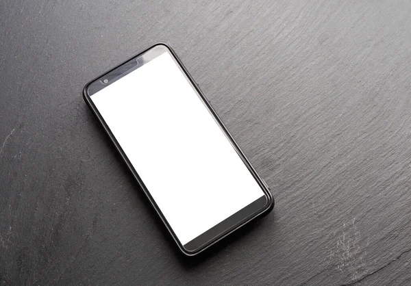 Pusty Ekran Smartfona Miejscem Kopiowania Czarnym Tle Łupkowym — Zdjęcie stockowe