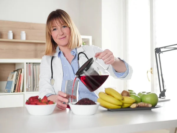 Female Nutritionist Pouring Hibiscus Infusion Drink — ストック写真