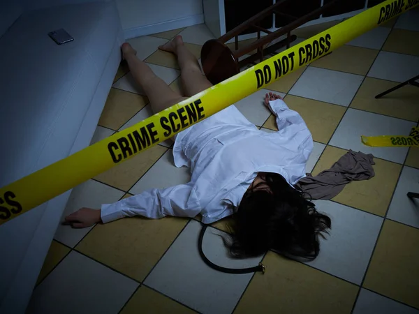 Olay Yeri İnceleme: Yerde yatan ölü kadın