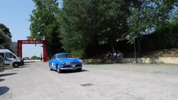 Juni 2022De Jaarlijkse Rally Van Vintage Auto 1000 Mijl Brescia Stockvideo