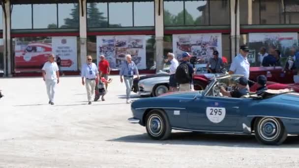 Giugno 2022Il Raduno Annuale Delle Auto Epoca 1000 Miglia Brescia Video Stock